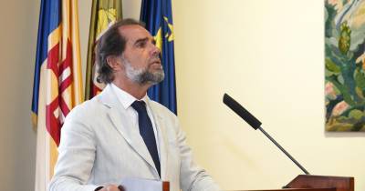 Fogo-de-artifício mantém-se para a meia-noite