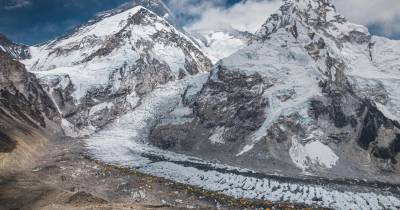 Guia de montanha há mais de 20 anos, Kami Rita Sherpa subiu ao cume do Evereste, a uma altitude de 8.849 metros, pela primeira vez em 1994.