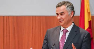 Em declarações aos jornalistas na Universidade do Minho, em Braga, Fernando Alexandre reafirmou que o Governo está a preparar um plano imediato para que o próximo ano letivo seja “bastante mais positivo” que o atual em termos de alunos sem professores.