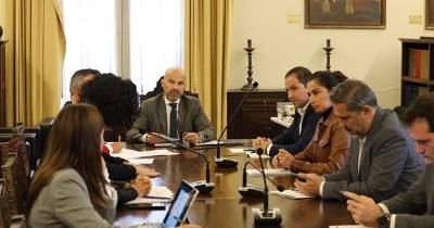 Setor da banana em foco no parlamento.