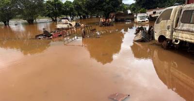 Sobe para 30 número de mortes provocadas por inundações na África do Sul