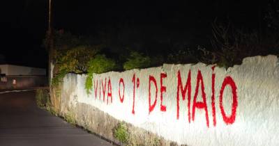 Indivíduo apanhado a grafitar parede em plena via pública em Santa Cruz