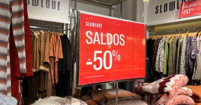 ‘Primeira oitava’ traz curiosos ‘à caça’ dos artigos com desconto e as normais trocas de prendas (com fotos)