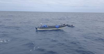 Quatro tripulantes da embarcação que se encontrava à deriva foram resgatados pela Marinha