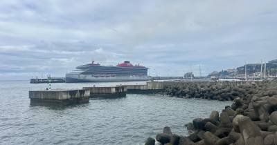 Scarlet Lady traz 2.400 passageiros para passar o dia