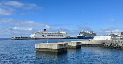 Depois do Ambience ter pernoitado no Funchal, esta manhã atracou o Celebrity Xcel .