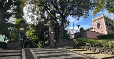 Miguel Albuquerque chegou por volta das 09:30 e não falou aos jornalistas.