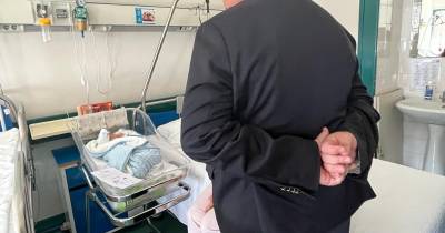 Pedro Ramos entregou Kit Bebé no valor de 600€ ao ‘bebé do ano’