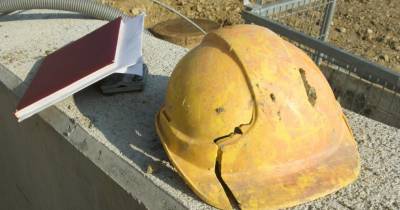 Um homem de 49 anos morreu soterrado esta tarde num acidente de trabalho numa empresa de pré-fabricados de betão, em Vila Nova das Patas.