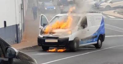 Viatura incendiou-se na Quinta Grande (com vídeo)
