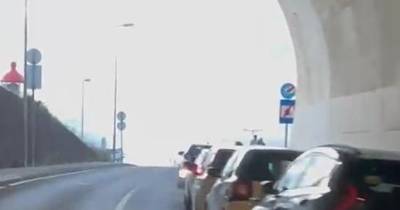 Veículos estacionados em túnel antes do Farol da Ponta do Pargo causaram constrangimentos ao trânsito