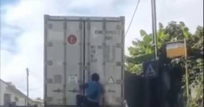 Homem apanha ‘boleia’ insólita agarrado a camião no Funchal