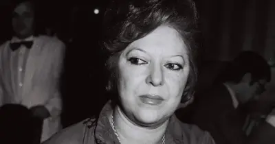 A realização é de Rosa Coutinho Cabral, autora com uma trajetória marcada por projetos de forte dimensão autoral e sensibilidade poética. ‘A Mulher que Morreu de Pé’ convida o público a redescobrir Natália – não apenas como figura histórica, mas como presença ainda viva no debate sobre liberdade, cultura e identidade.