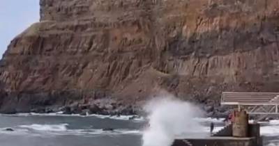 Turistas desafiam o perigo no cais da Madalena do Mar (com vídeo)