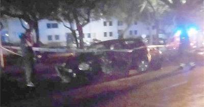 Carro embate com violência numa árvore junto ao RG3