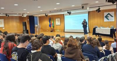 300 alunos da Apel presenciaram aula de bioética