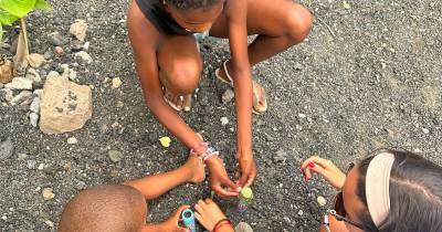 No Tarrafal, Cabo Verde, os voluntários integram-se em projetos educativos e sociais, apoiando crianças e jovens em situação de vulnerabilidade.