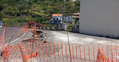 A obra em questão fica situada no centro da freguesia.