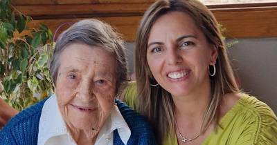 A avó Ramos, aos 99 anos, antes do internamento, com a neta Cristina Jardim.