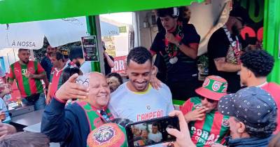 Samu está a confraternizar com os adeptos na Fan Zone