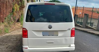 Carrinha levanta suspeitas por estar no mesmo local há quatro meses.