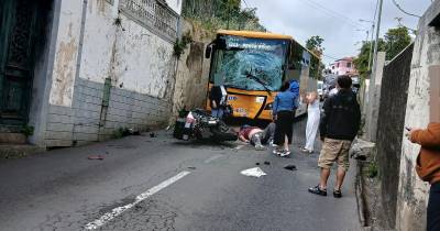 Acidente entre mota e autocarro faz quatro feridos em Santo António