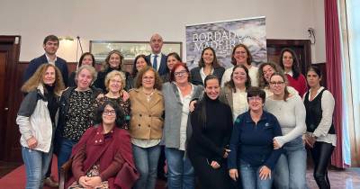 Quinze mulheres, em situação de desemprego, seguem para estágio em Bordado da Madeira