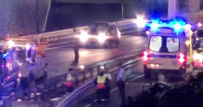 Segundo fonte do Comando Regional da PSP, apenas uma das motos envolvidas perdeu o controlo na sequência do embate. O homem, de 34 anos, e a mulher, de 24, que seguiam nesse veículo, morreram no local.