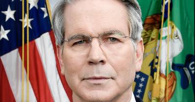 Scott Bessent diz que o Presidente Donald Trump está a “estudar a batalha do Ártico”, que “os europeus projetam fraqueza” e “os Estados Unidos projetam força”. Defende “a paz através da força”.