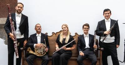 Quinteto de Sopros Solistas OCM é composto por Epsie Claire Thompson na flauta, Mikhail Sgimorin no oboé, Francisco Loreto no clarinete, Décio Escórcio no fagote e Péter Víg na trompa.