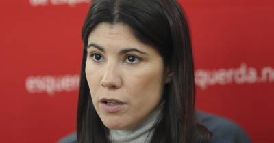 Segundo Mariana Mortágua, Luís Montenegro sabe “que o regime da direita na Madeira se constrói em cima de uma rede de negócios e de favores”.