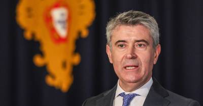 “Foi com muita satisfação, foi com uma atitude muito construtiva que este encontro decorreu. Yván Gil deixou ficar uma palavra de grande consideração aos portugueses e aos lusodescendentes que aqui se encontram, e também assumiu a sua disponibilidade para acompanhar de perto estas questões que se colocam em relação aos portugueses que se encontram ainda detidos”, disse, em declarações à Lusa.