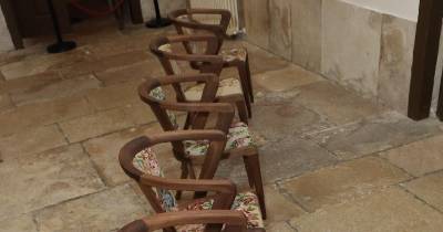 Do artesanato à arte: Tapeçarias da Bordal transformam as cadeiras Roots em peças únicas