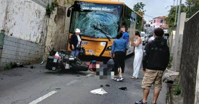 Acidente entre mota e autocarro faz quatro feridos em Santo António