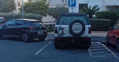 Estacionamento abusivo em lugar para deficientes no Caniço gera repúdio