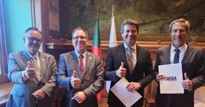 A proposta foi entregue em mãos ao líder nacional do Chega, André Ventura.