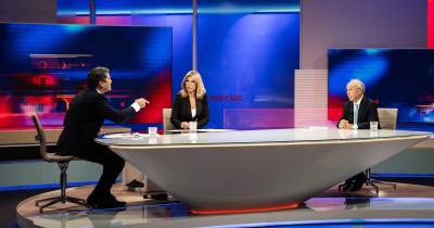 Ventura criticou Mendes por ser apoiado e defender Miguel Albuquerque, presidente do Governo Regional da Madeira, acusado em investigações judiciais.