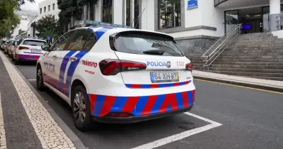 Bombeiros chamados ao Comando Regional da PSP para assistir homem