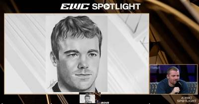 Ator de O Agente Noturno da Netflix surpreendido com desenho de artista madeirense