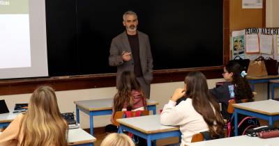 Jorge Santos volta à escola para lecionar aula de cidadania