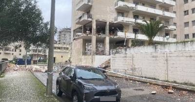 O ferido grave estava dentro do apartamento quando ocorreu a explosão.