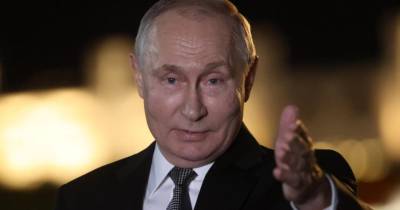 Putin refere que a Rússia tem resistido às pressões externas.