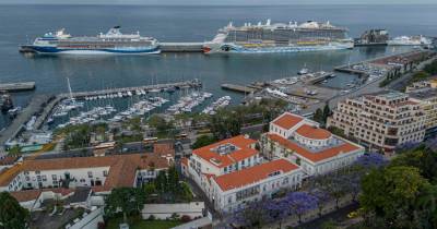 Dupla abrilhanta Porto do Funchal