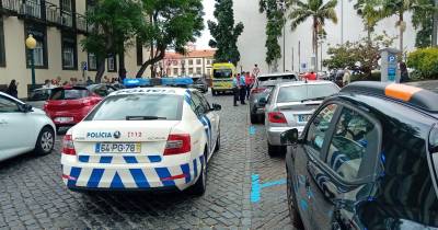 Momento em que a equipa de socorro prestava assistência à vítima.