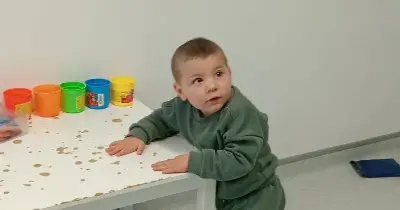 Família de criança com epilepsia já arrecadou 560 euros, faltam 1,640 para comprar a cadeira de rodas