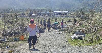 De acordo com o último relatório do Conselho Nacional de Redução e Gestão de Riscos de Desastres das Filipinas (NDRRMC), o número de mortos subiu hoje de 18 para 27, enquanto as equipas de resgate procuram duas pessoas desaparecidas. Trinta e seis pessoas ficaram feridas, algumas com gravidade.