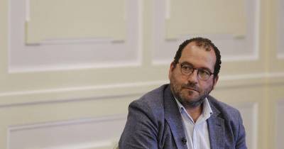 Ministro cessante defende acordos na área da educação.