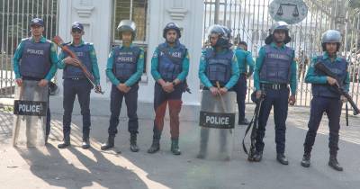 De acordo com o porta-voz da polícia, Inamul Haque Sagar, desde o início da operação, no sábado, “1.308 pessoas foram detidas em todo o país”.