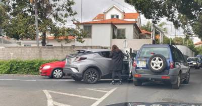 Viaturas colidiram já na Rua João Paulo II.