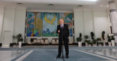 Putin está a visitar o Uzbequistão de onde lançou avisos.